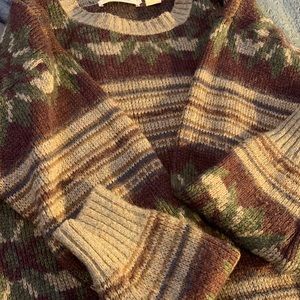 Vintage comfy sweater, unique pattern.